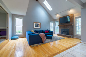 59 Emjay Ln, Rochester, Ny 14612 2 Family room with vaulted ceiling and skylights at 59 emjay ln rochester ny