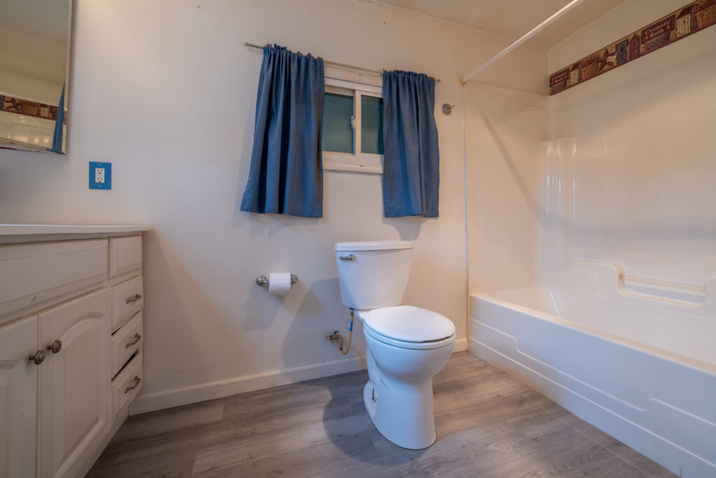154 Norwood Ave, Rochester, NY 14606 4 Full bath at 154 Norwood Avenue in Gates, NY with double-wide vanity and tub shower