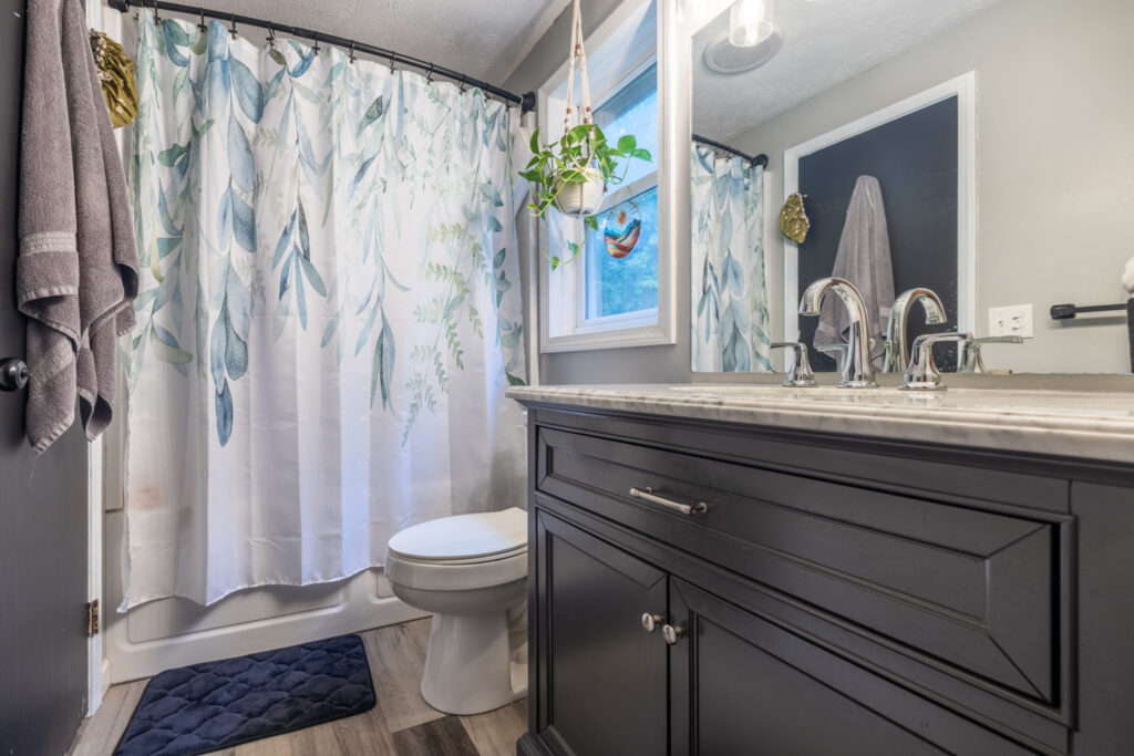 17082 Roosevelt Highway, Kendall, NY 14476 4 Remodeled full bath with soaking tub at 17082 Roosevelt Highway in Kendall NY